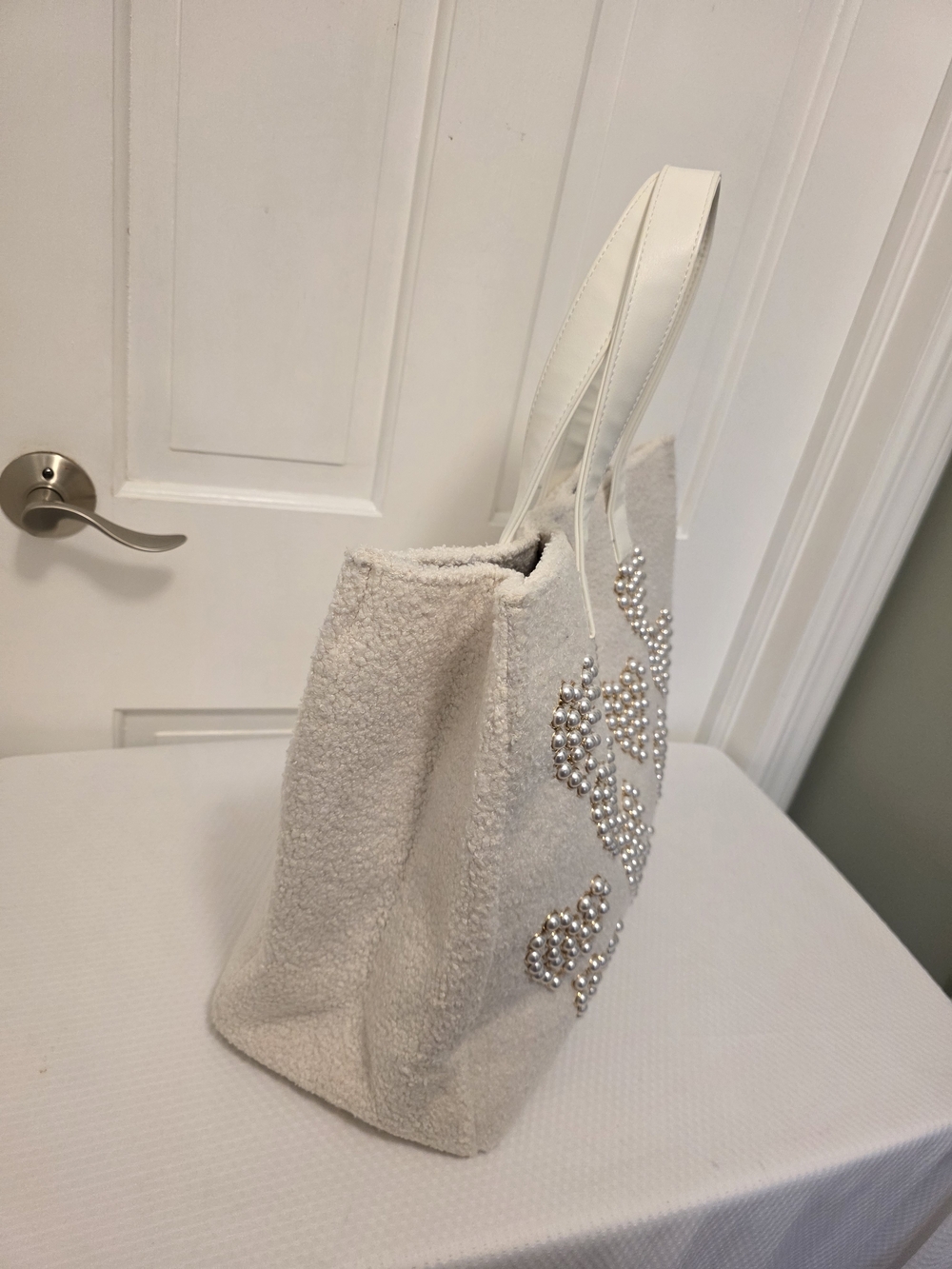 BTB Los Angeles Cream Heart-Pearl Large Tote Bag, Plush Sherpa Material - Picture 8 of 14